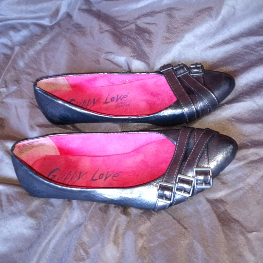 Guppy Love by Blowfish Silver Pointy toed metallic flats with buckles Size 10